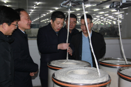 戴區長了解棉條生產工藝和質量 戴區長了解棉條生產工藝和質量